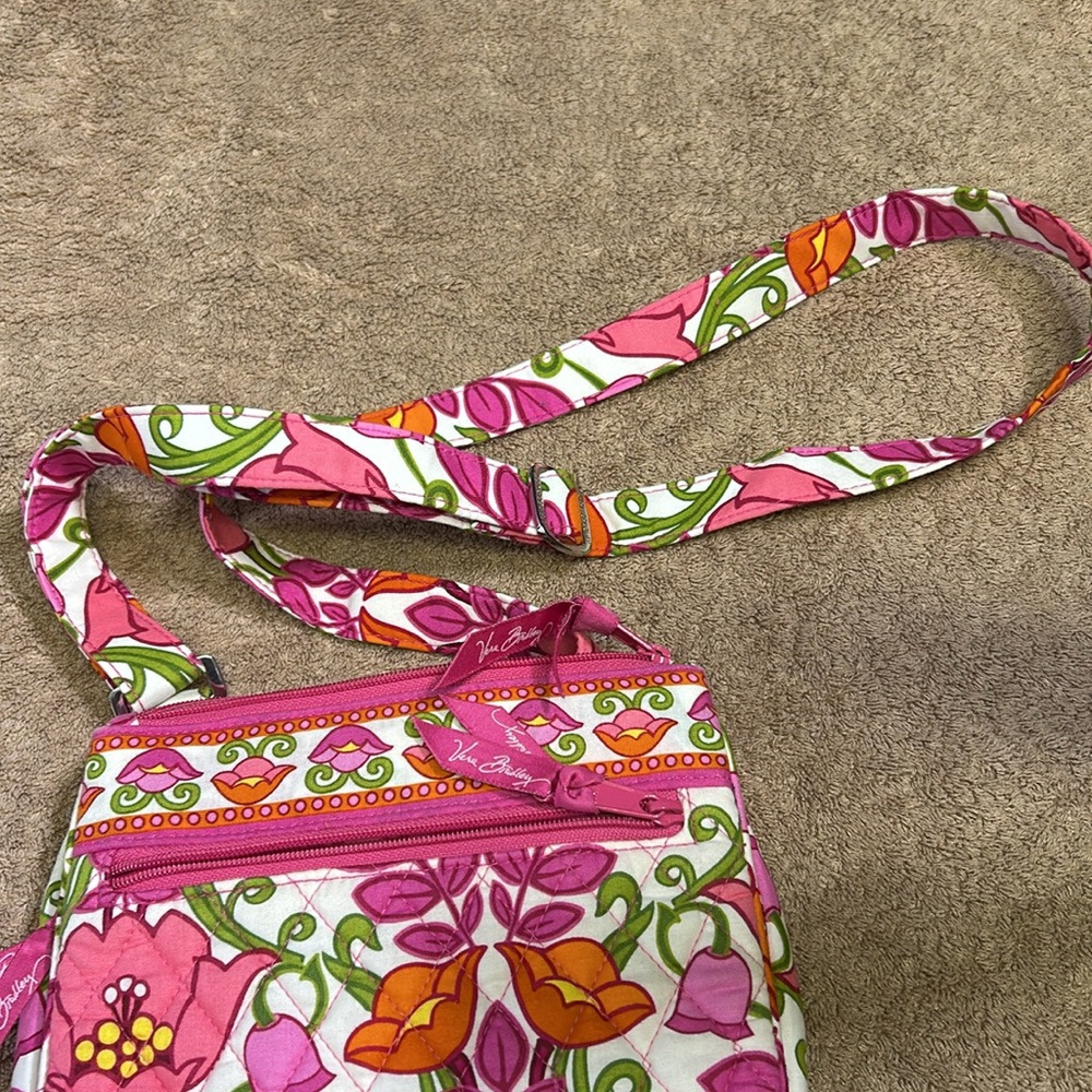 Vera Bradley pink paisley small crossbody purse- so cute! - Picture 6 of 8